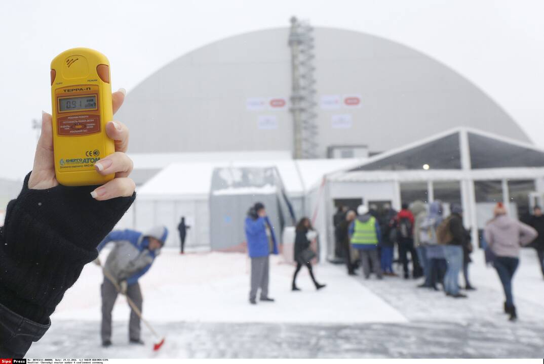 Ukrainoje užbaigtas Černobylio reaktoriaus gaubtas