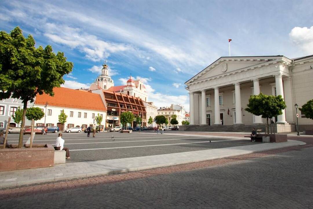 Rotušės aikštėje šlapinosi girtas portugalas