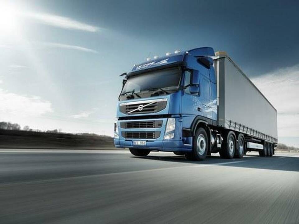 Dėl naujos „Volvo Trucks“ pagalbinės sistemos spūstyse taps saugiau