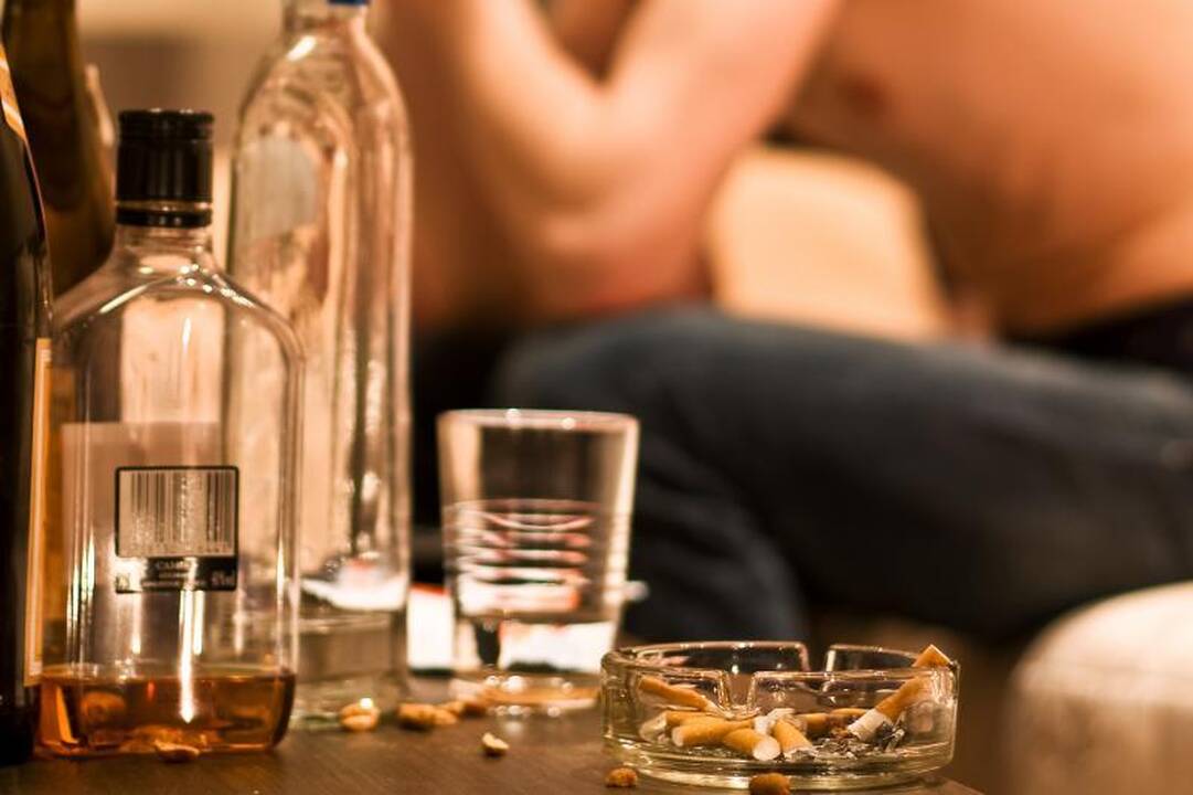 Šalčininkuose ir Radviliškyje trys nepilnamečiai apsinuodijo alkoholiu