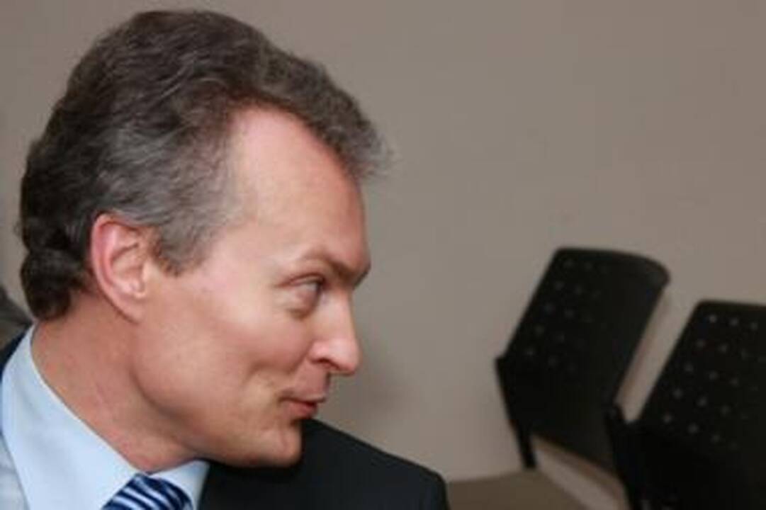 SEB: ekonomika smuks, nedarbas augs