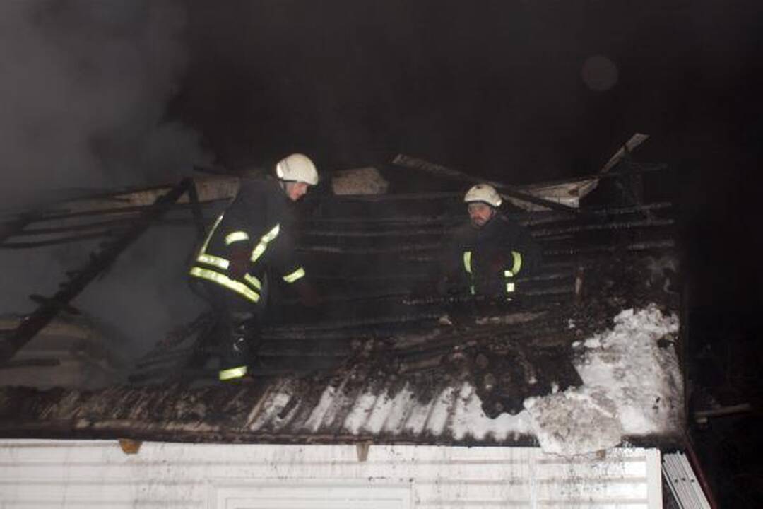 Dituvoje liepsnojo gyvenamasis namas