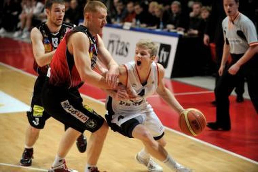 "Lietuvos rytas" sudarė sutartį su gynėju P.Dambrausku