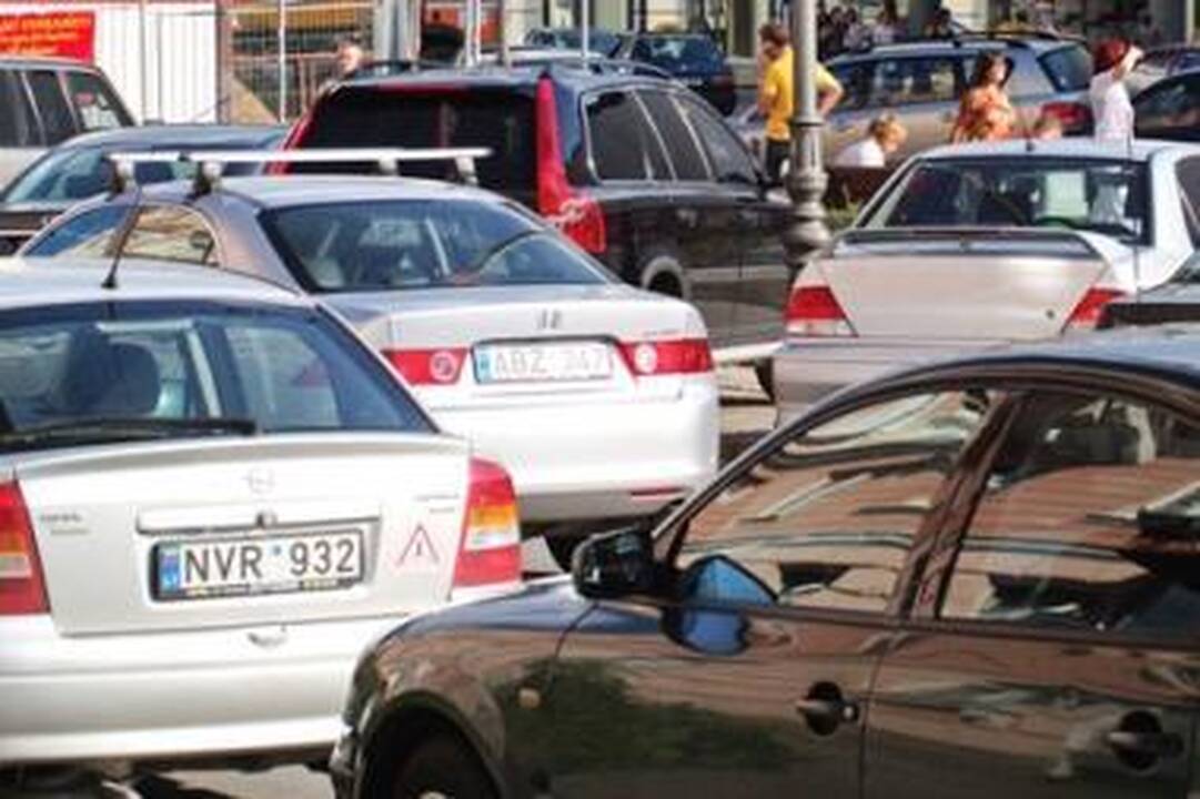 Naujų automobilių rinka: pirmo 2011 metų ketvirčio rezultatai