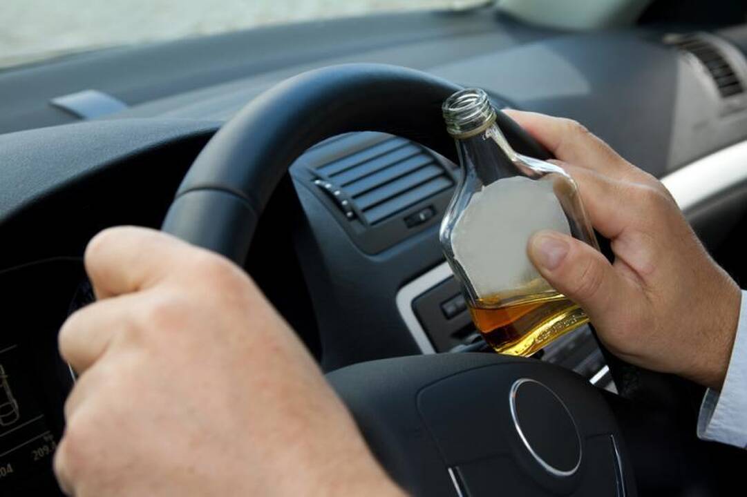 Siekiama įteisinti griežtesnes baudas girtiems vairuotojams