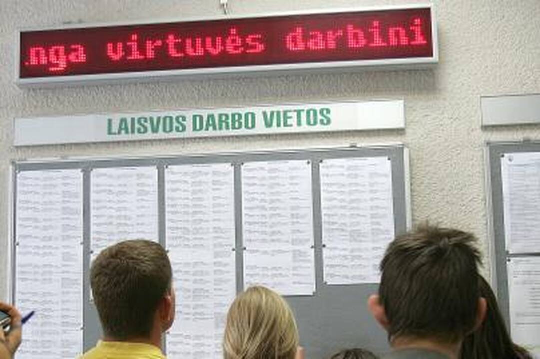 Besikreipiančiųjų į darbo biržą daugėja