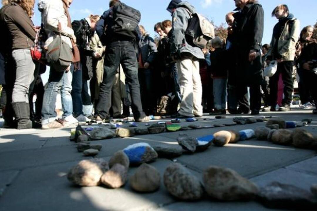 Žydų genocido aukos pagerbtos akmenų kauburėliais