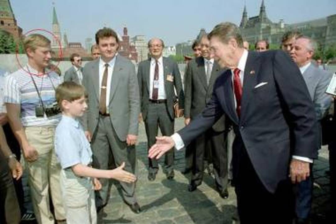 Jaunas KGB agentas V.Putinas pakliuvo į kadrą?