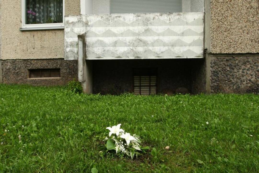Kaune iš balkonų krito vyrai. Vienas žuvo
