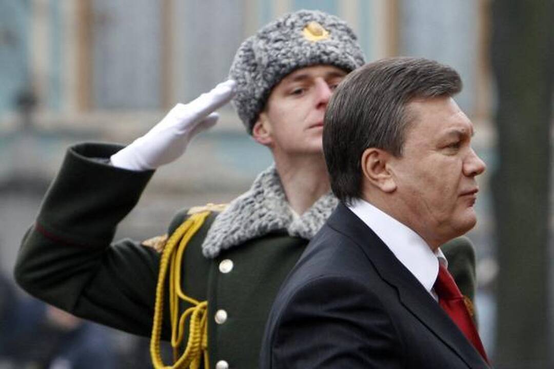 V.Janukovyčius prisaikdintas prezidentu, J.Tymošenko nesitraukia