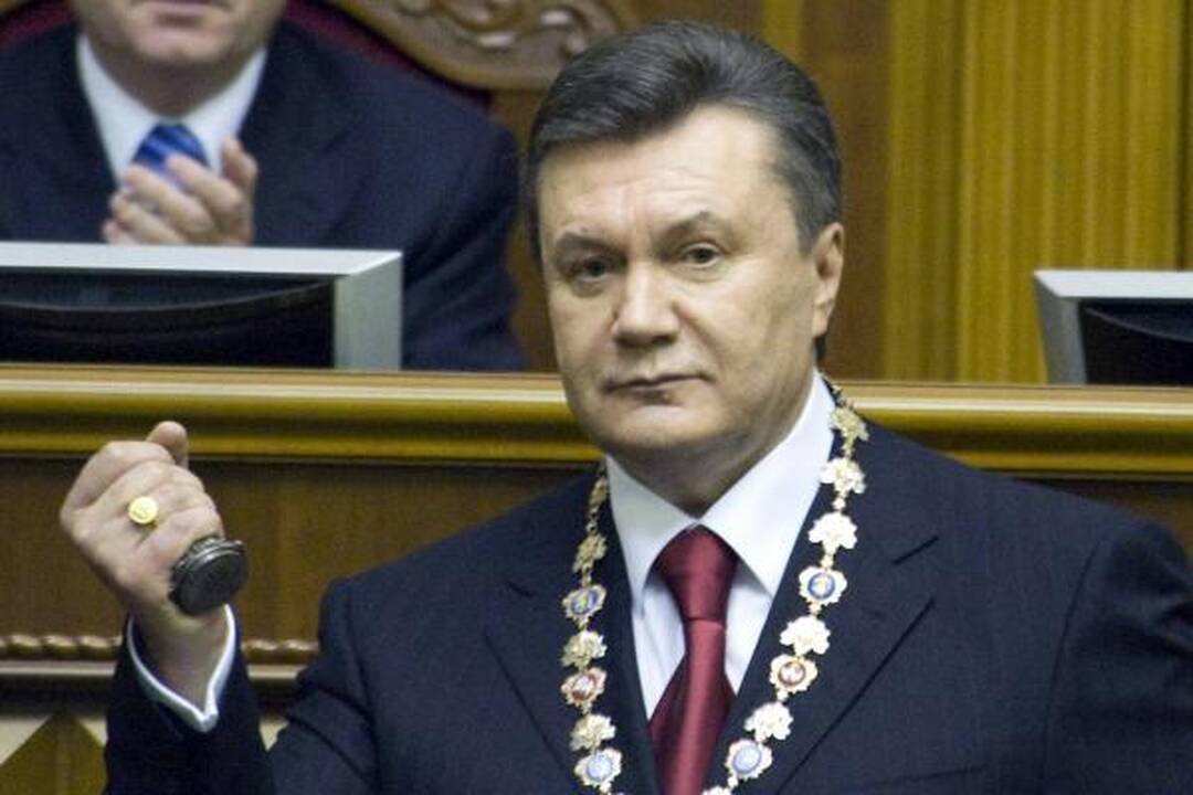 V.Janukovyčius prisaikdintas prezidentu, J.Tymošenko nesitraukia