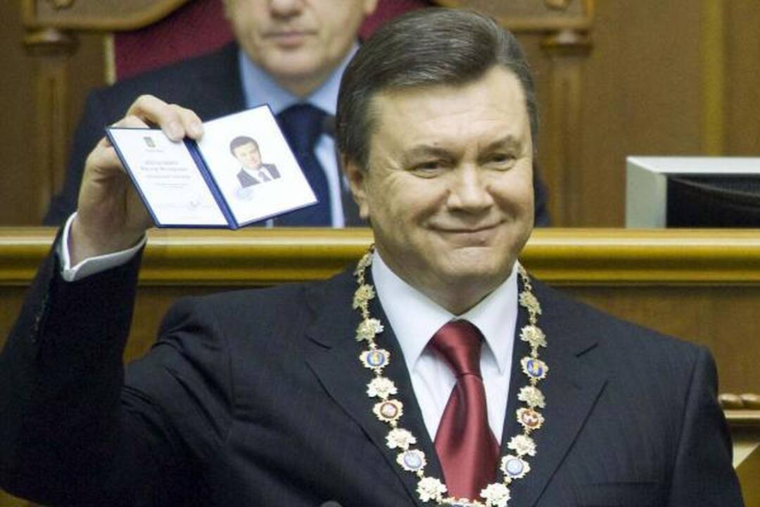 V.Janukovyčius prisaikdintas prezidentu, J.Tymošenko nesitraukia