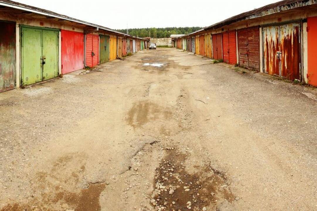 Vilniuje susižalojo į garažo duobę įkritęs vaikas