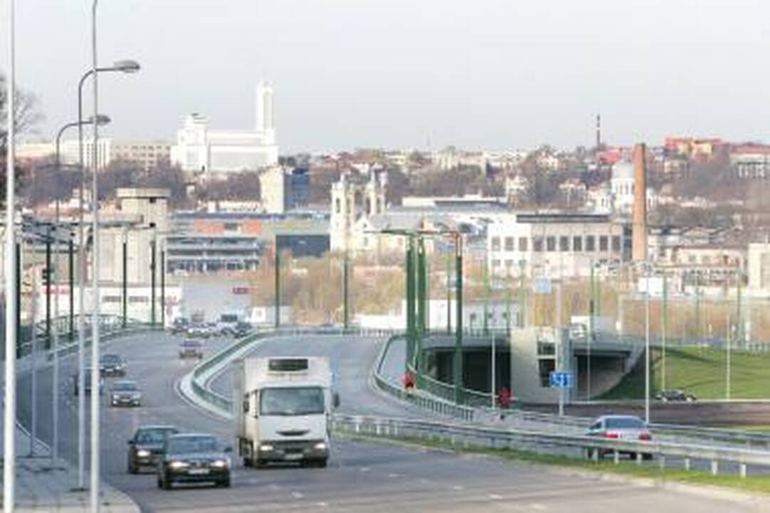 Savivaldybė ir Kauno aviacijos gamykla susitarė dėl taikos sutarties