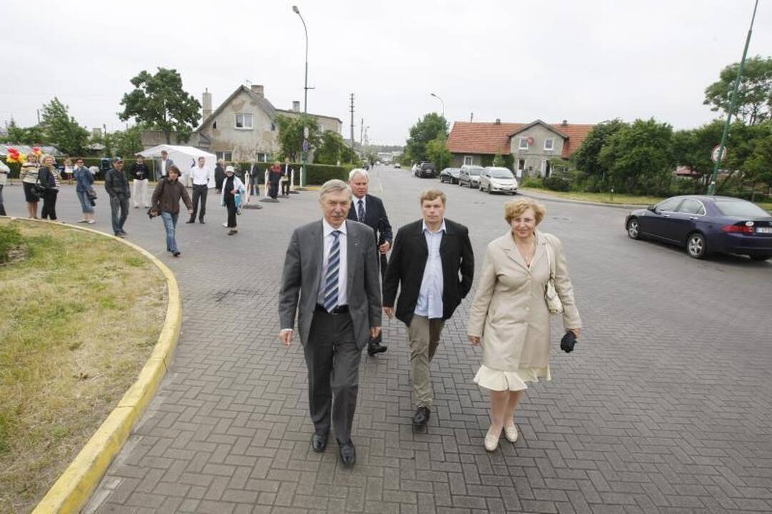 Šalia V.Kernagio paminklo Nidoje - Bardų skveras (atnaujinta)