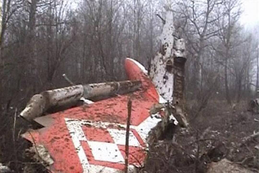 Lenkijos lėktuvo katastrofos aukos bus ekshumuotos?