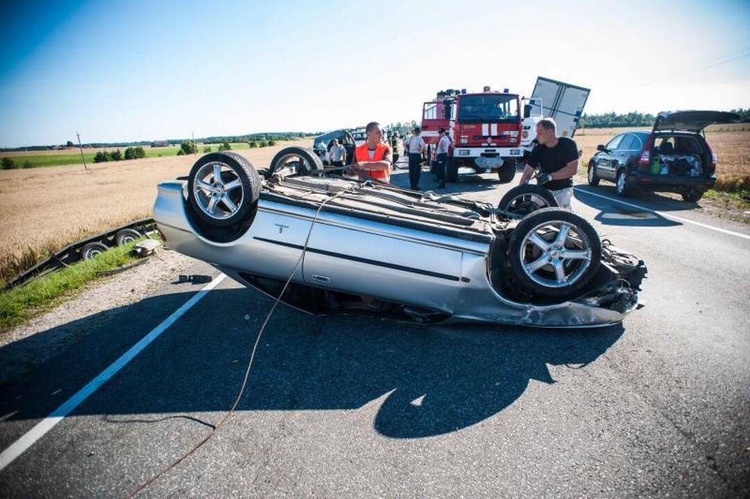 Netoli Kauno – 5 automobilių mėsmalė, 2 žuvo, 7 sužeisti (papildyta)