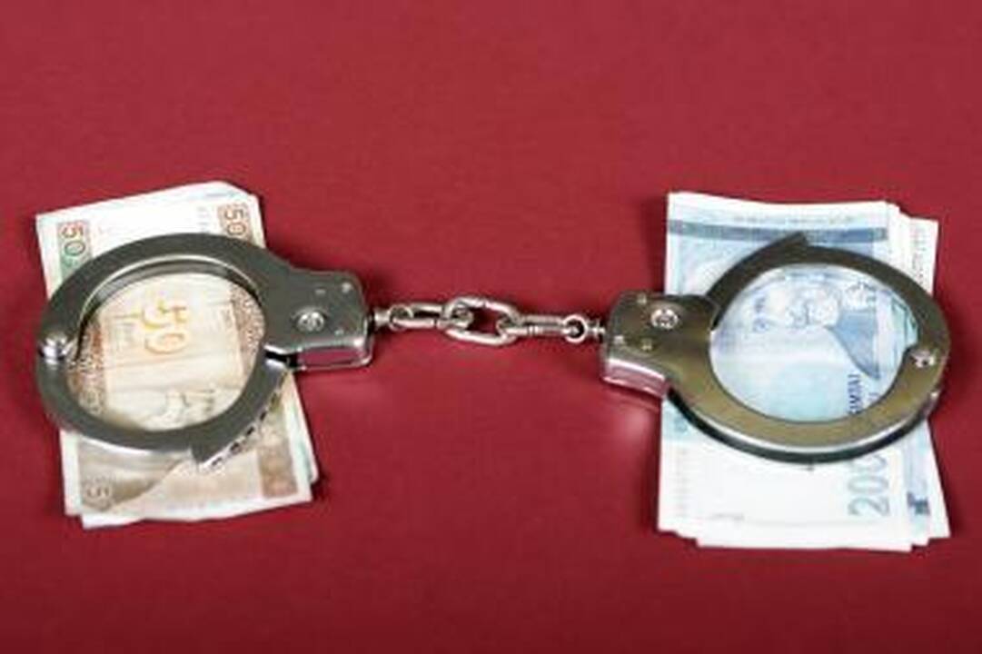 Neblaivus vairuotojas Telšių pareigūnams siūlė 800 litų kyšį