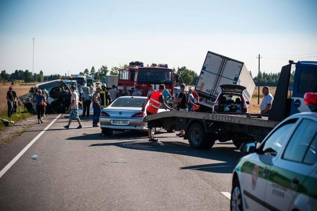 Netoli Kauno – 5 automobilių mėsmalė, 2 žuvo, 7 sužeisti (papildyta)