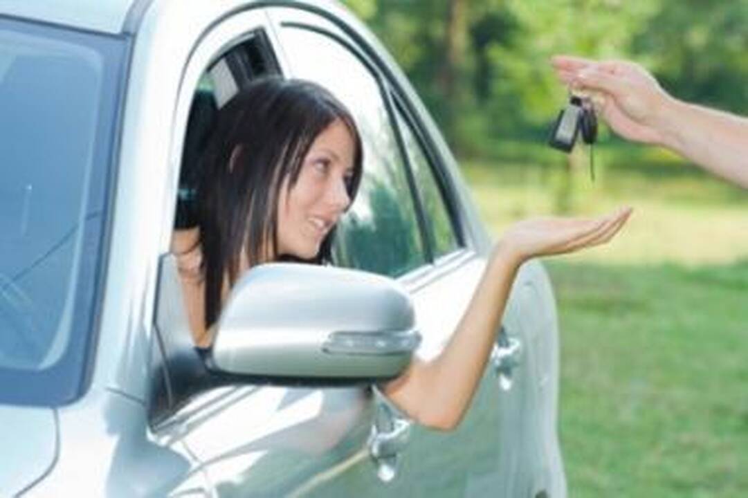 Baltarusiai už naudotus automobilius siūlo ir aukso