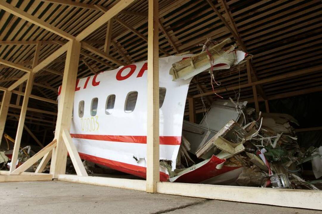 Teisiami iš sudužusio lėktuvo kredito korteles pavogę rusų kareiviai