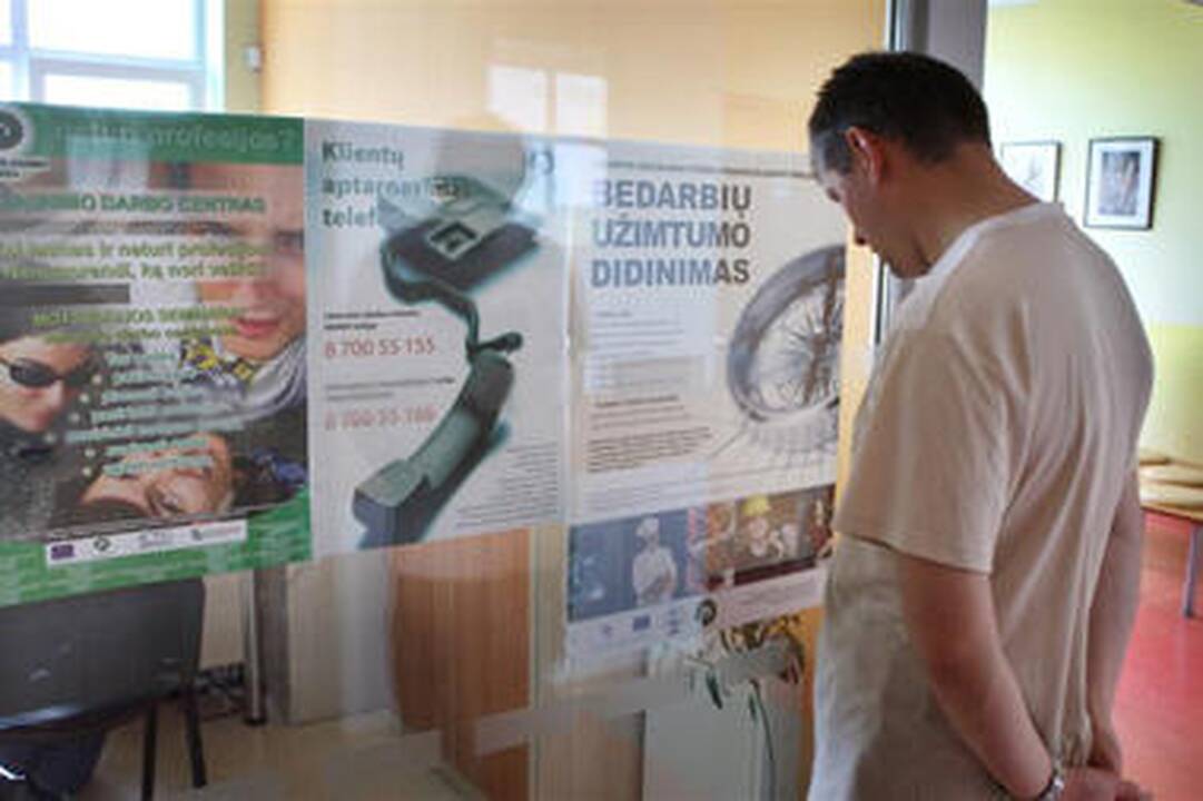 Skęstantiems bedarbiams – nors šiaudas