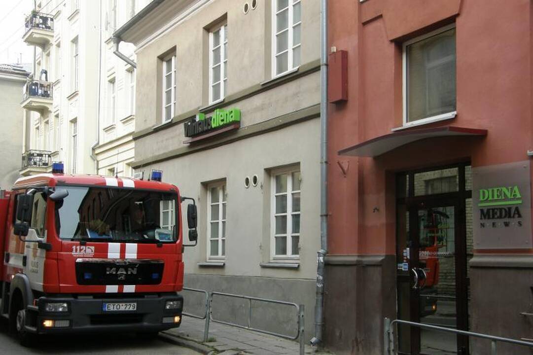 Užuodę smilkalus vilniečiai iškvietė ugniagesius