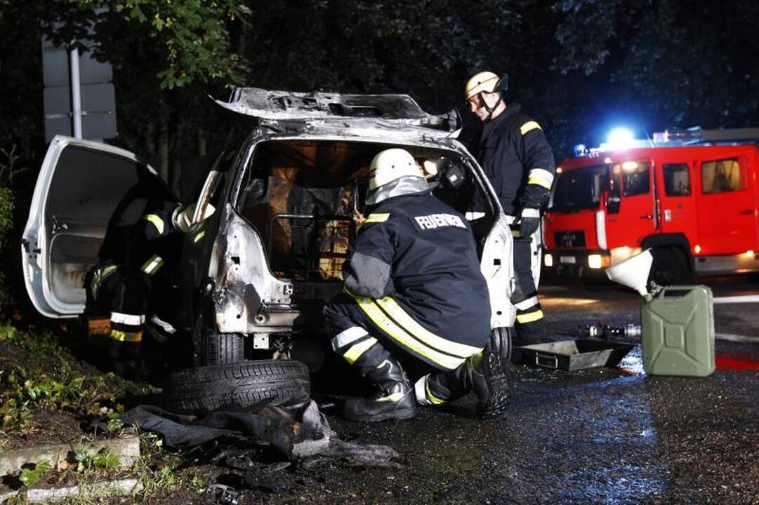 Vokietijos sostinėje toliau siautėja automobilių padegėjai