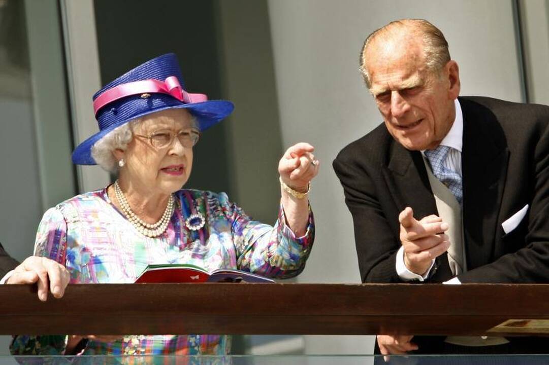 Britų karalienės sutuoktinis ligoninėje praleido trečią naktį
