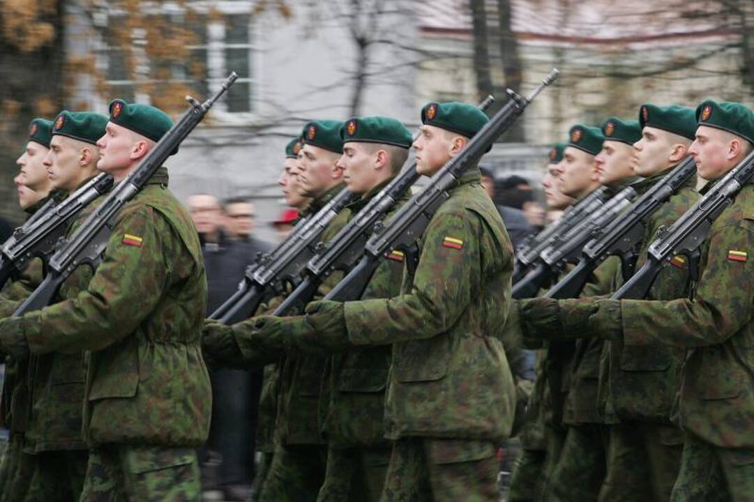 Prezidentė kariuomenę vadina patriotizmo ir pagarbos šaliai pavyzdžiu
