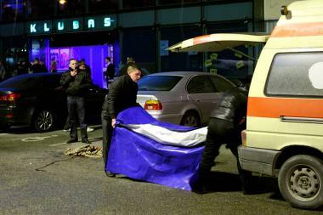 Karininkai kasdien mėgaujasi prabangiais rūmais