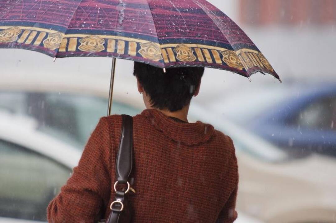 Rudenėjantį Kauną išmaudė smarki liūtis 