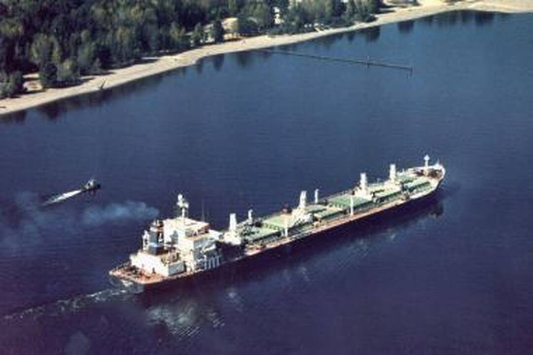 JAV laivą piratai apšaudė iš granatsvaidžių