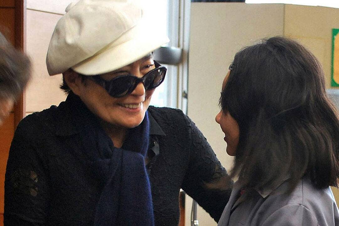 J.Lennono našlė Yoko Ono apsilankė Fukušimoje
