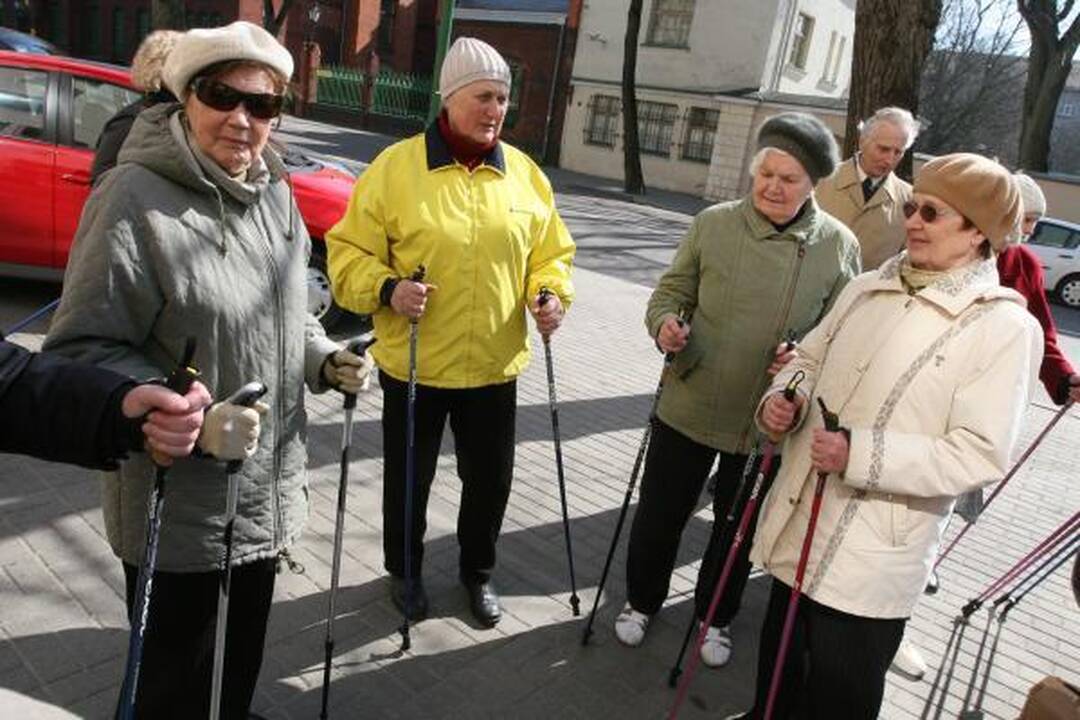 Daugėja šiaurietiško vaikščiojimo entuziastų