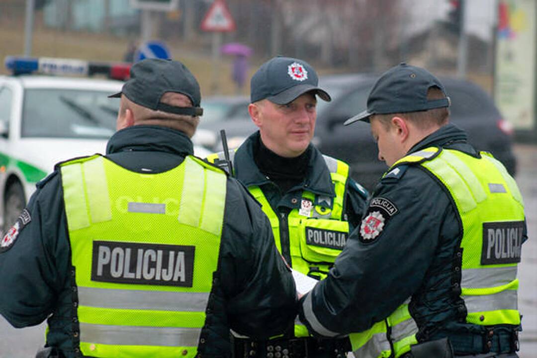 Vilniuje partrenkta per raudoną šviesoforo signalą bėgusi pėsčioji