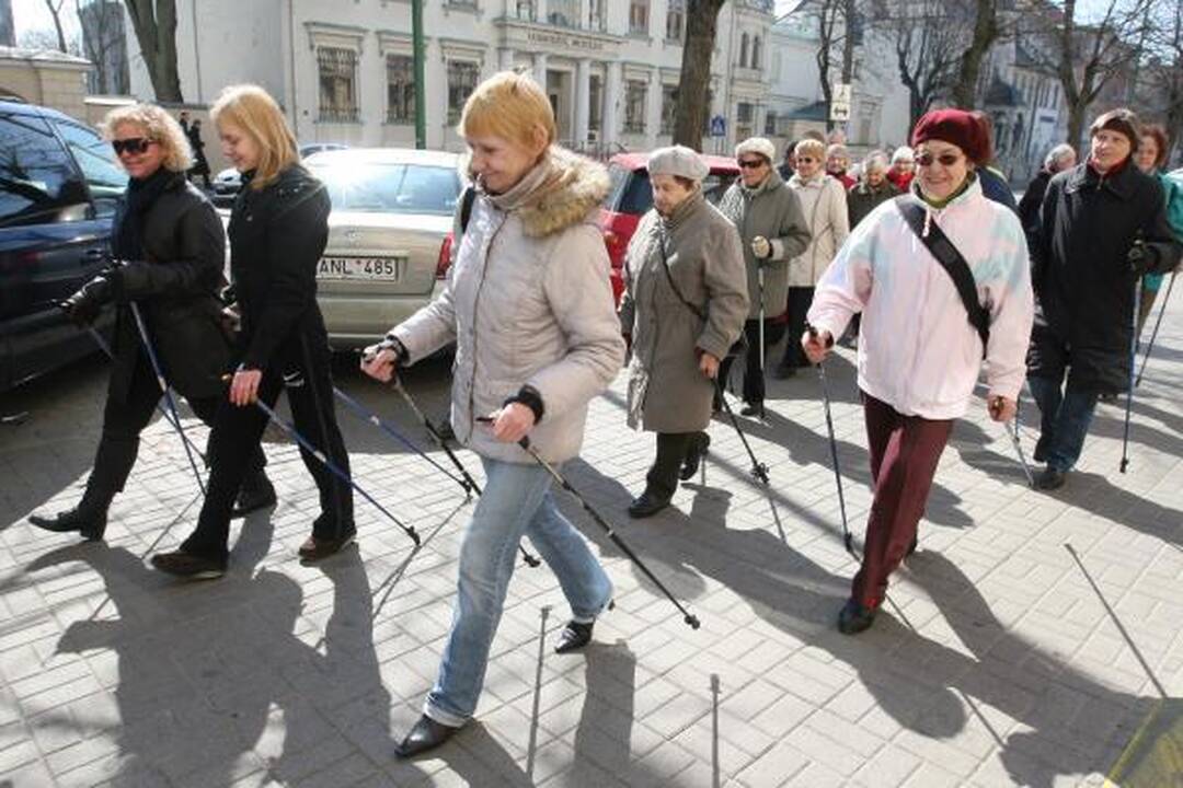 Daugėja šiaurietiško vaikščiojimo entuziastų