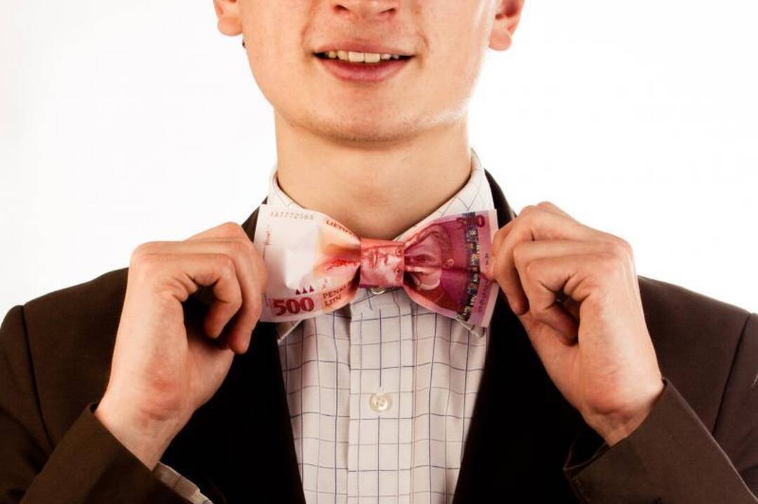 Savivaldybės vadovai už viršvalandžius algos negaus (papildyta)