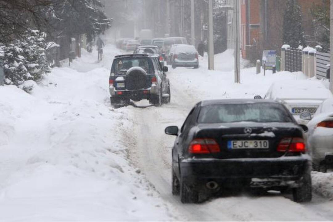 Kaune eismo sąlygos sudėtingos (dar papildyta)