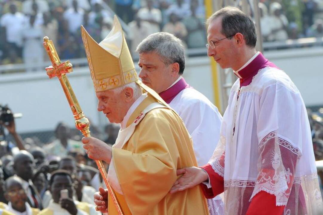 Nuovargiu besiskundžiantis popiežius ruošiasi apeigų maratonui