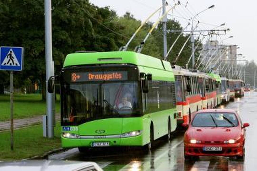 Važiuoti autobusais ir troleibusais kainuos brangiau 
