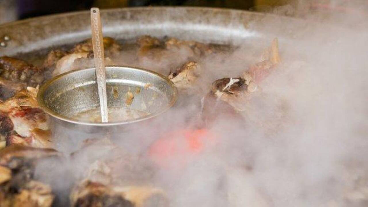 Vienybės aikštėje įžiebta kalėdinė eglė