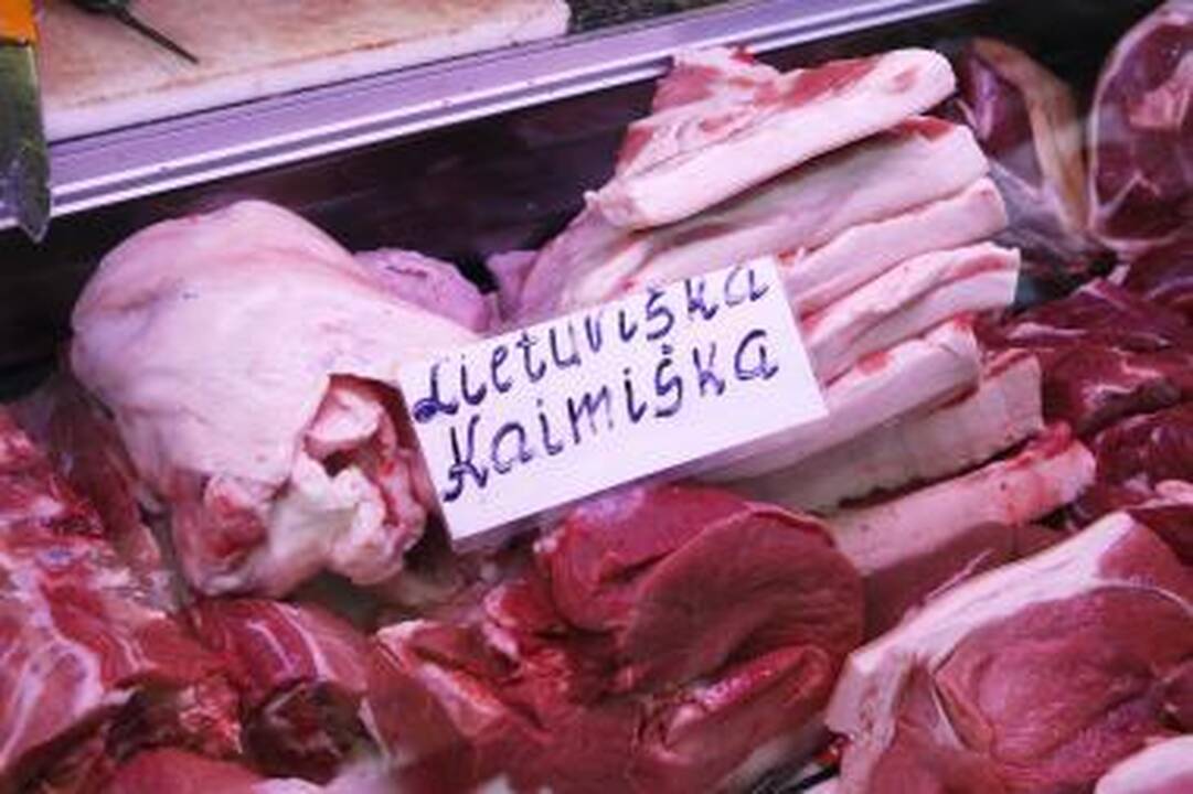 Pirkėjus vilios lietuviška kiauliena (papildyta)
