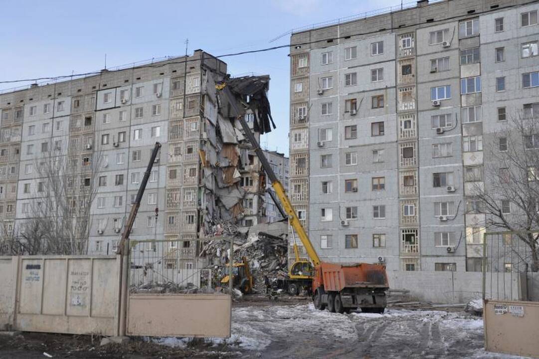 Rusijoje sugriuvusio daugiaaukščio namo aukų skaičius išaugo iki 9