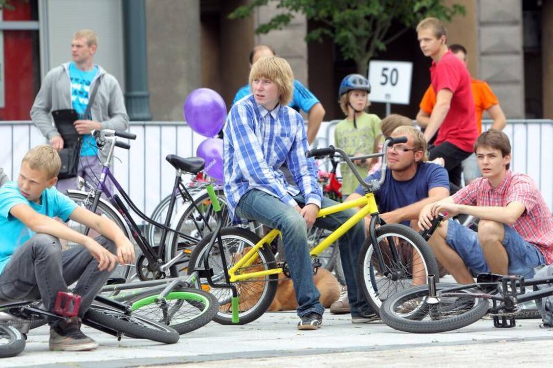 Sostinės gatves užvaldo dviratininkai