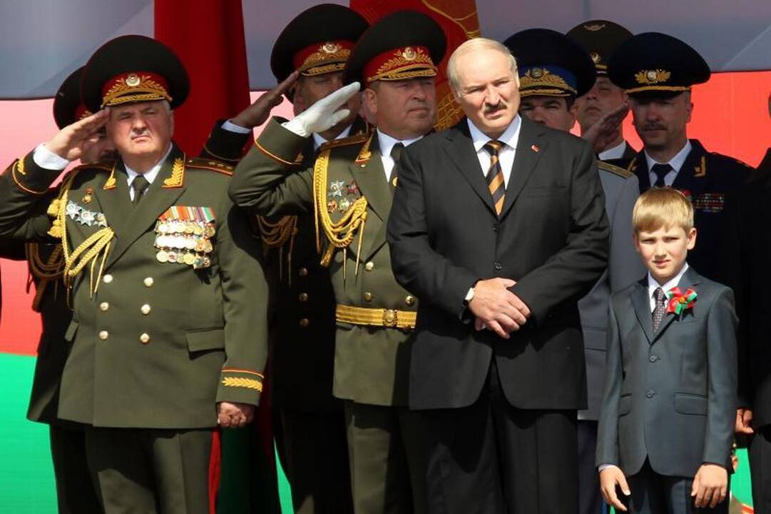 Baltarusija legalizavo sąrašus tų, kuriems uždrausta vykti į užsienį