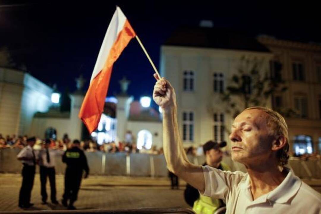 Varšuvoje mėgino susideginti moteris