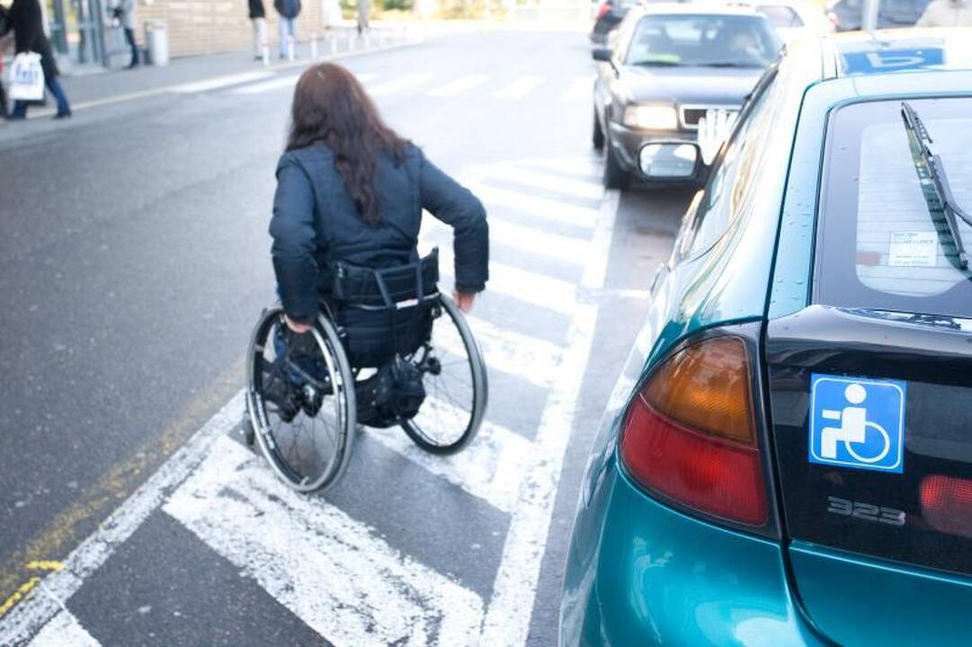 Neįgalieji sostinėje automobilius statys nemokamai