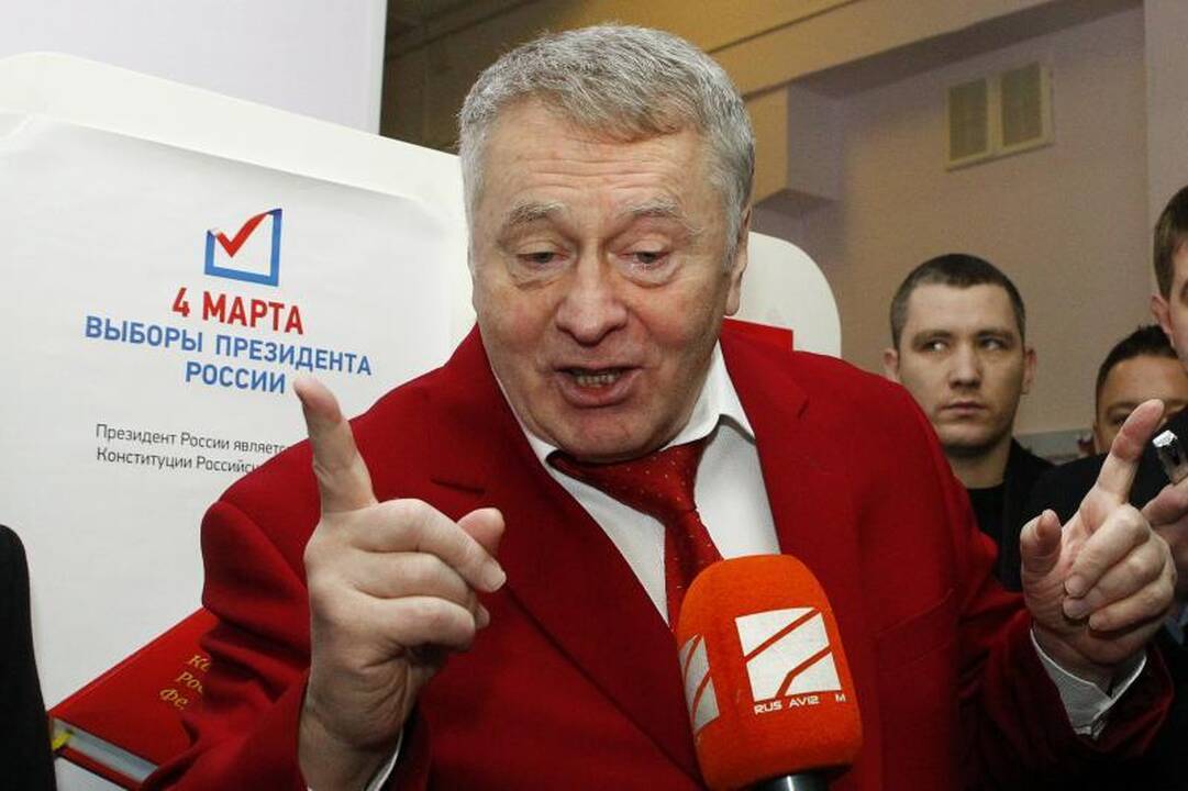 V.Žirinovskis užsipuolė balsavimo kabinas kaip „profanaciją“