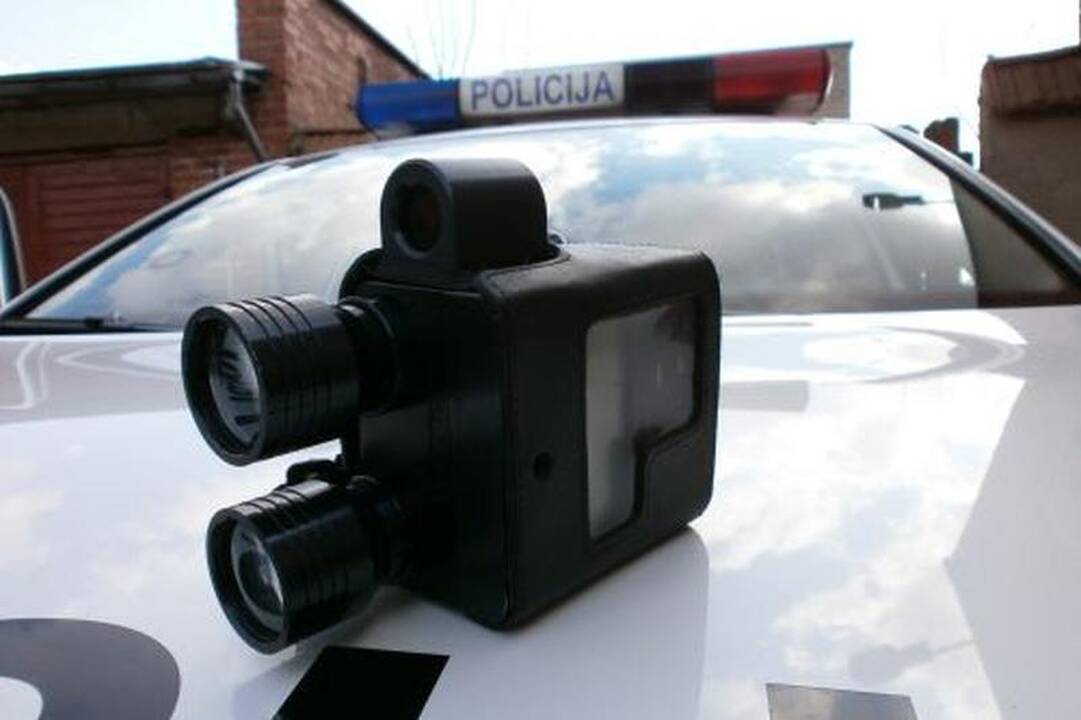 Tyrimas: vairuotojai pamatę policininką „kerta ant stabdžių“ 